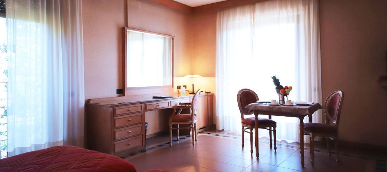 Monica Hotel Fiera Pregnana Milanese Kültér fotó