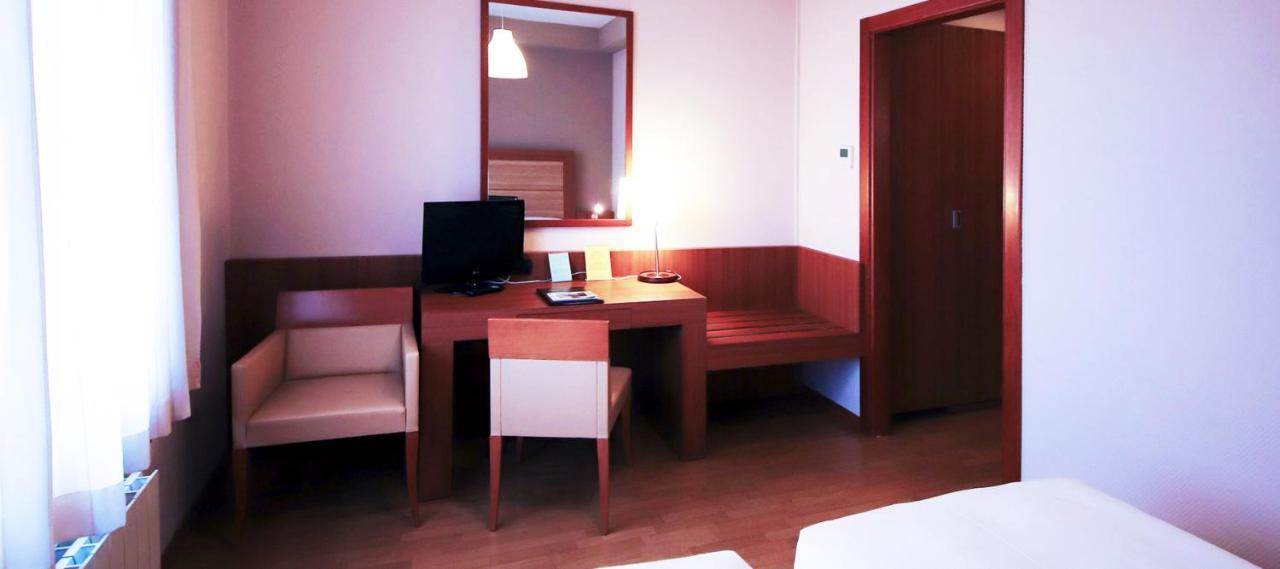 Monica Hotel Fiera Pregnana Milanese Kültér fotó