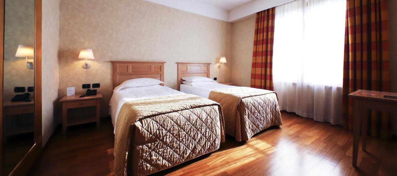 Monica Hotel Fiera Pregnana Milanese Kültér fotó