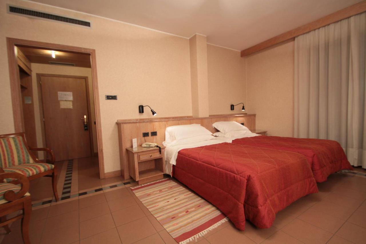 Monica Hotel Fiera Pregnana Milanese Kültér fotó