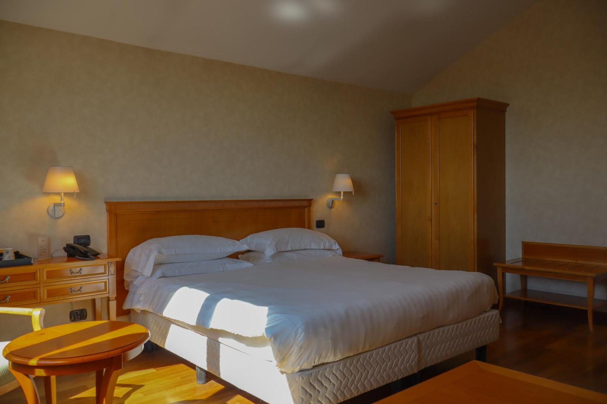 Monica Hotel Fiera Pregnana Milanese Kültér fotó