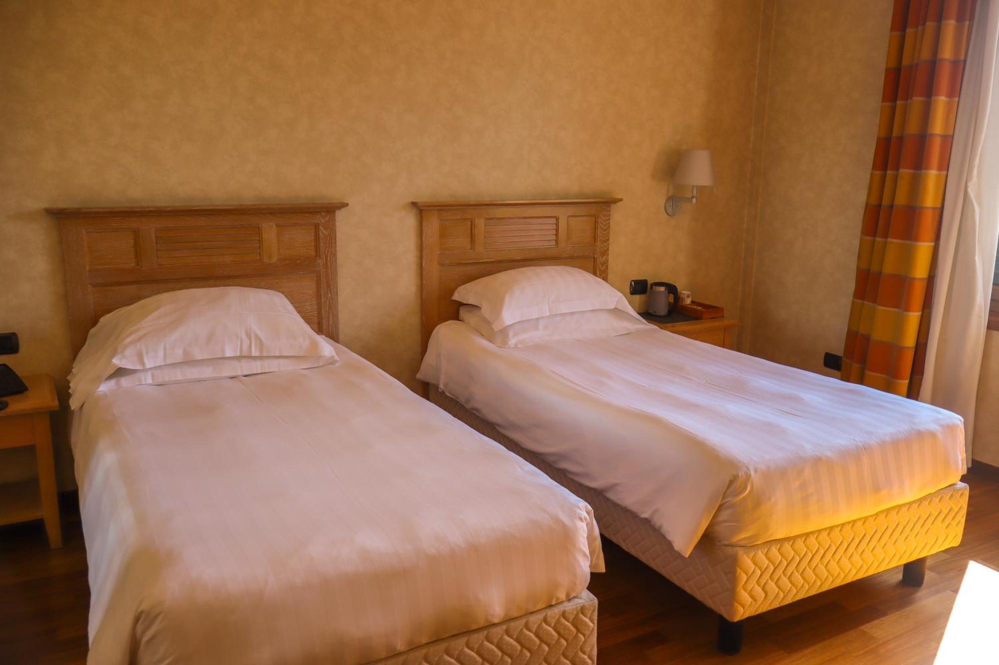Monica Hotel Fiera Pregnana Milanese Kültér fotó