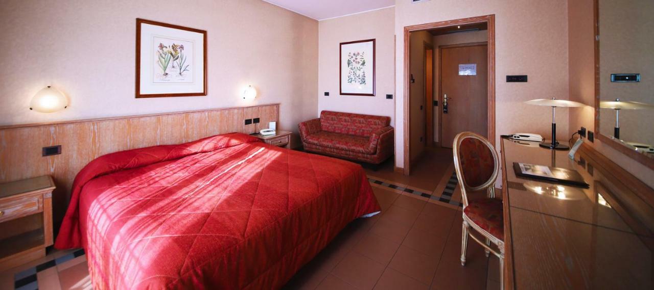 Monica Hotel Fiera Pregnana Milanese Kültér fotó