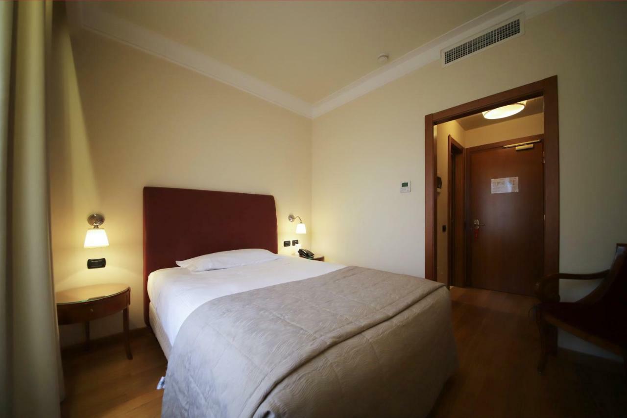 Monica Hotel Fiera Pregnana Milanese Kültér fotó