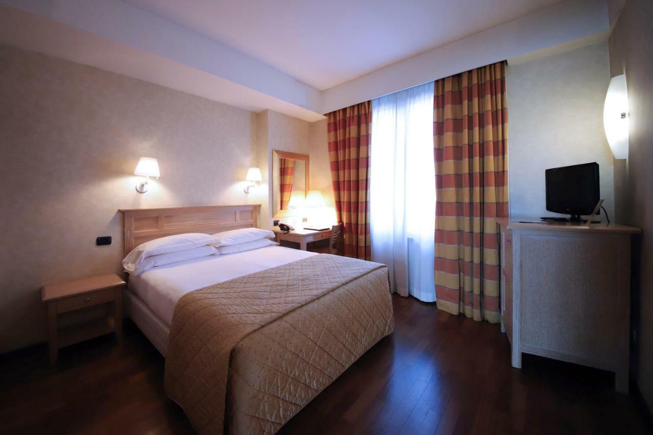 Monica Hotel Fiera Pregnana Milanese Kültér fotó