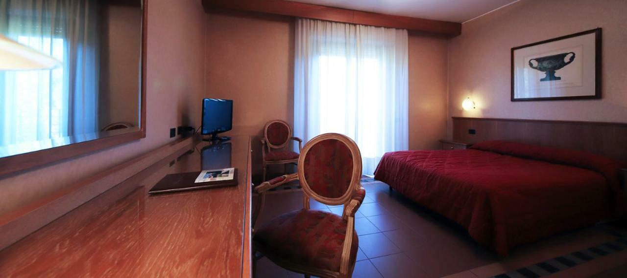 Monica Hotel Fiera Pregnana Milanese Kültér fotó
