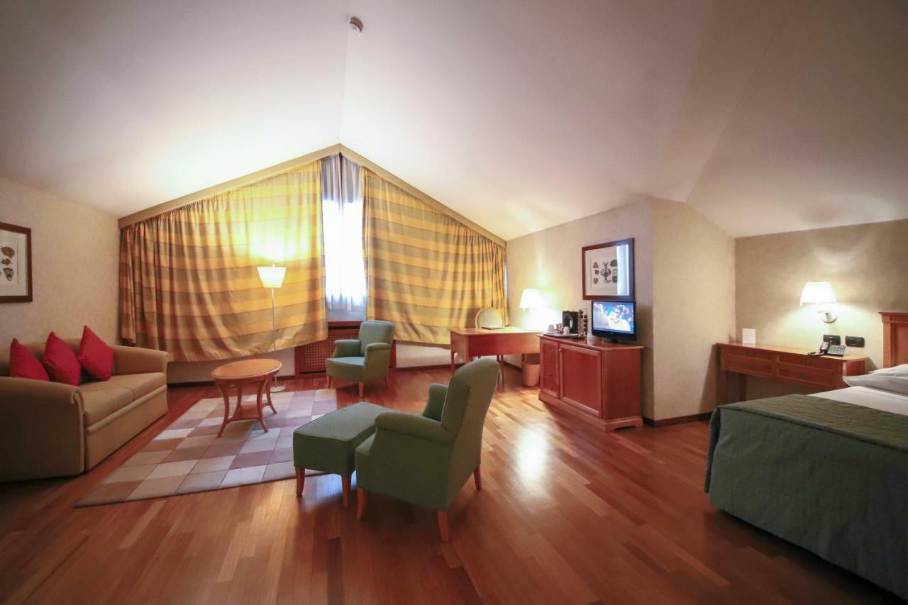 Monica Hotel Fiera Pregnana Milanese Kültér fotó