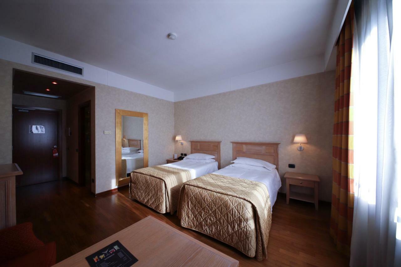 Monica Hotel Fiera Pregnana Milanese Kültér fotó