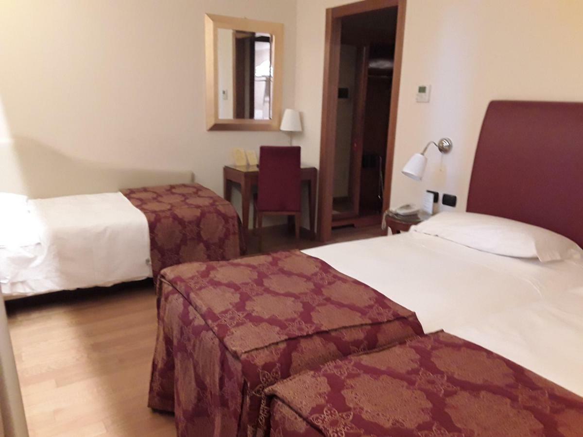 Monica Hotel Fiera Pregnana Milanese Kültér fotó
